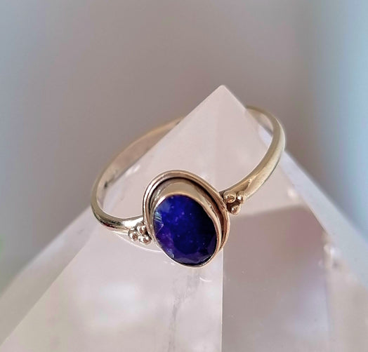 Ring med Blå Safir och Silver