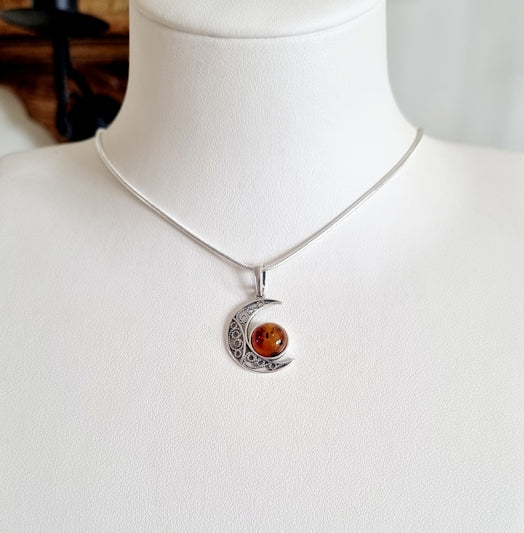 Hänge måne med Silver och Bärnsten