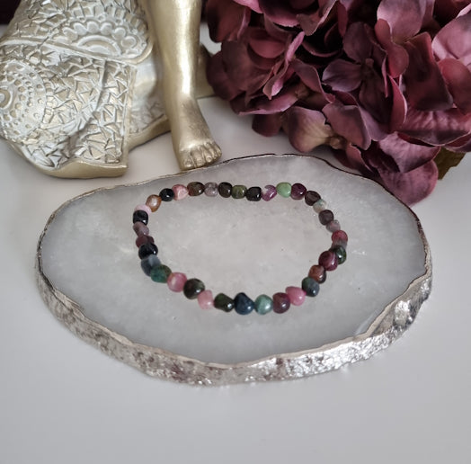 Armband RegnbågsTurmalin, oregelbundna pärlor