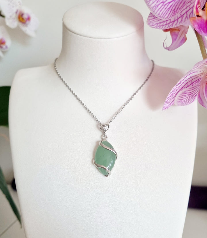 Halsband Oval Kristallhänge (flera att välja bland)