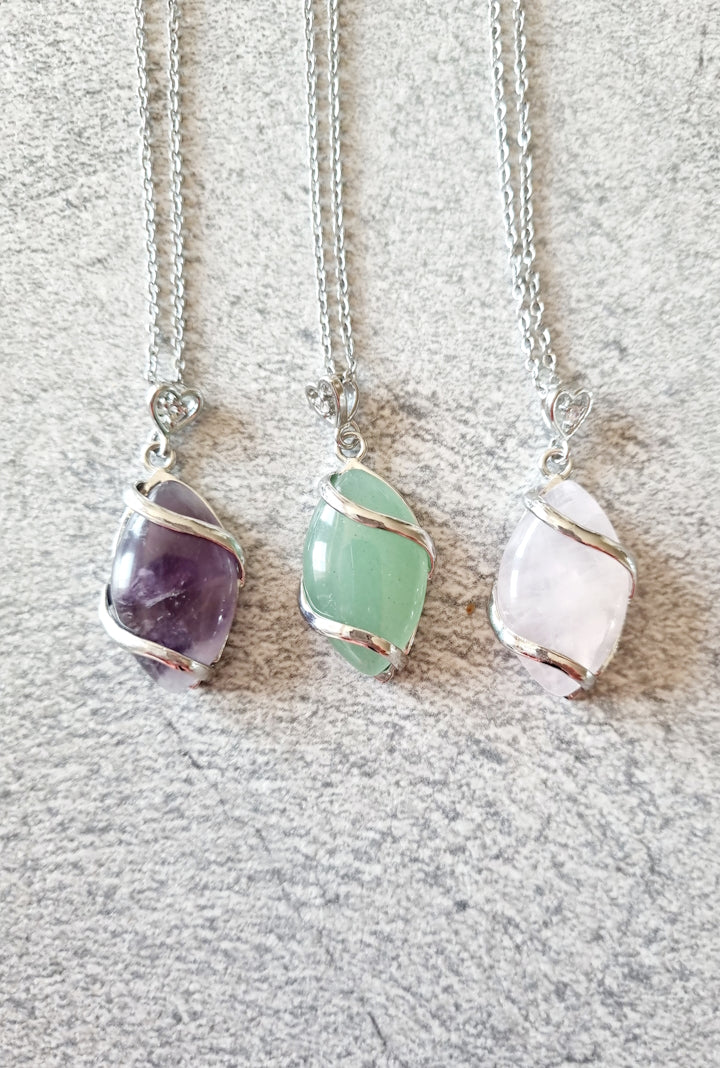 Halsband Oval Kristallhänge (flera att välja bland)