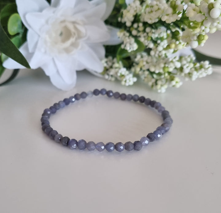 Armband Tanzanit fasetterad, 4mm