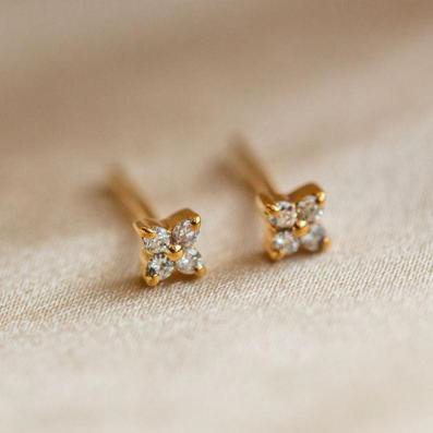 Örhängen med fyra små Moissanite, 10K eller 18K