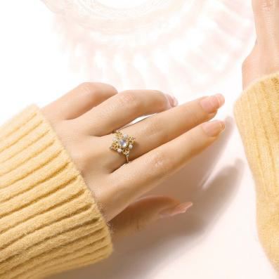 Ring med Månsten, Sötvattenpärlor och Moissanite, 10K eller 18K