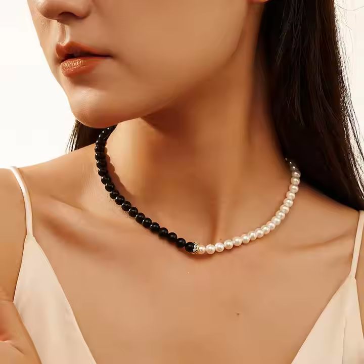 Halsband med Obsidian och Sötvattenpärlor