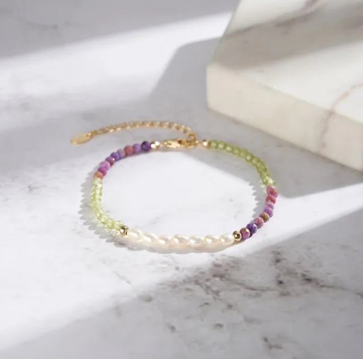 Armband med Sötvatten pärlor, Peridot och Lepidolit
