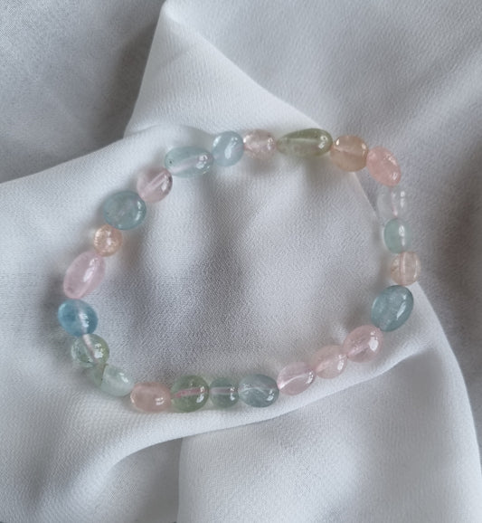 Armband Morganit, oregelbunden pärla