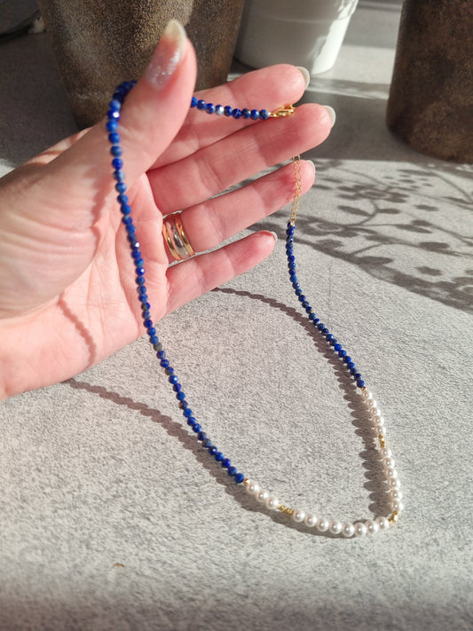 Halsband med Lapis Lazuli och sötvattenpärlor